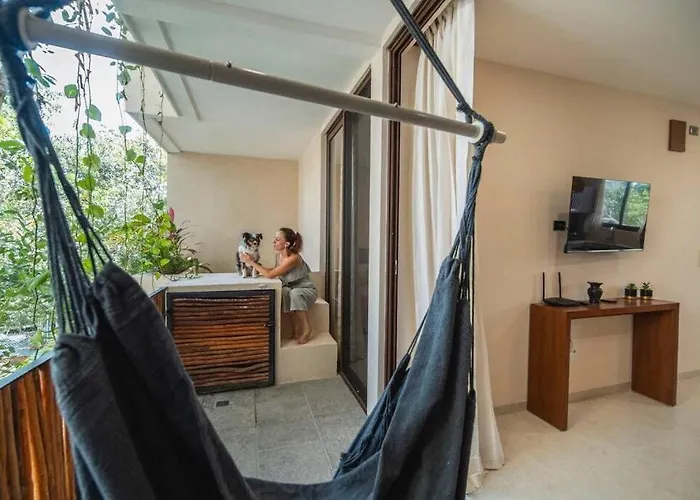 Getaway - 1br With 2 Queen Beds Pool Office Area & Gym Apartment